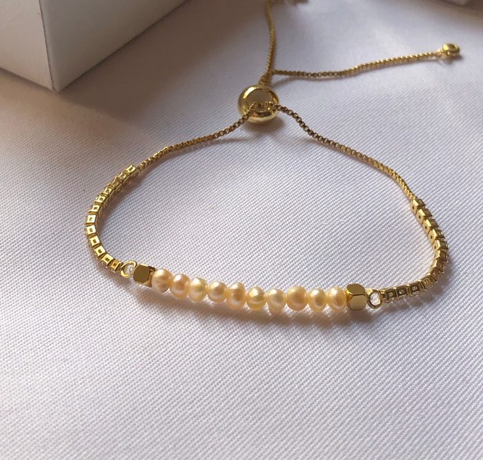 Delicate gold pearl bracelet